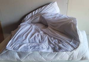 lot 117 image: KING SIZE MATTRESS TOPPER AS SHOWN.