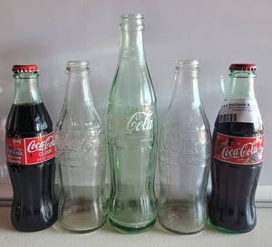 lot 137 image: LOT OF COCA-COLA BOTTLES INCLUDING VINTAGE AS SHOWN.