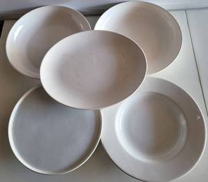 lot 139 image: LOT OF SERVING PLATTERS AND CAKE STAND AS SHOWN.