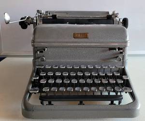 lot 150 image: VINTAGE ROYAL TYPEWRITER AS SHOWN. TAKE A LOOK