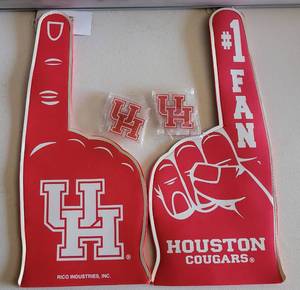 lot 160 image: LOT OF UNIVERSITY OF HOUSTON GEAR AS SHOWN.