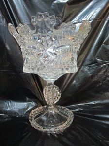 lot 7 image: BEAUTIFUL CRYSTAL STEM DISH.&nbsp