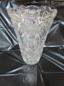 lot 8 image: CRSTAL VASE