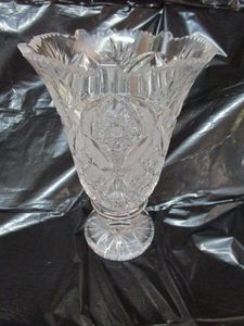 lot 9 image: CRYSTAL CRYSTAL VASE