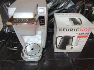 lot 25 image: KEURIG MACHINE &ampCARAFE IN BOX