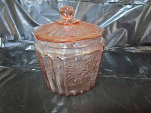 lot 28 image: DEPRESSION ERA PINK GLASS CANDY DISH WLID