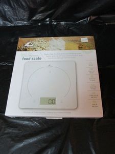 lot 37 image: KITCHEN GURUS KITCHEN SCALE IN BOX