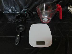lot 38 image: KITCHEN SCALE, MEASURING CUPS, &amp EGG WHITE TOOL