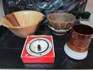 lot 39 image: TUMBLEWEED POTTERY APPLE BAKE IN BOX, WOODEN BOWL FROM THAILAND, WOOD BOWL W FRUIT DESIGN, CERAMIC KITCHEN UTENSILS HOLDER MADE IN TAIWAN