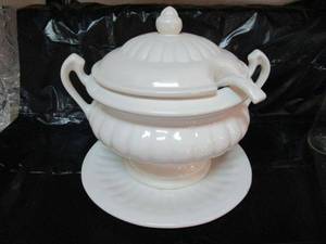 lot 53 image: LARGE WHITE CERAMIC PUNCH BOWL WLID &amp LADLE. SITS ON RESTING PLATE.