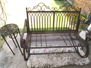 lot 2 image: METAL ROCKING OUTDOOR BENCH &amp TALL SIDE TABLE