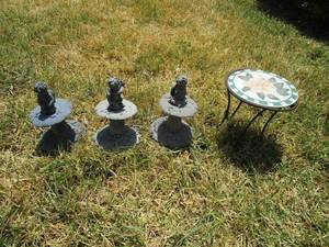 lot 64 image: ANGEL YARDGARDEN STATUES &amp GARDEN DECOR PLATE ON STAND