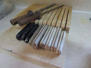 lot 124 image: FLAT COUNTER KNIFE BLOCK WKNIVES &amp KNIFE SHARPENERS