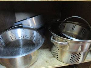 lot 126 image: MISC POTSPANS