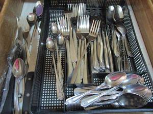 lot 130 image: CONTENTS OF SILVERWARE DRAWER, SILVERWARE READS STAINLESS STEEL