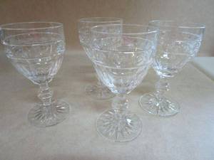 lot 136 image: VINTAGE CRYSTAL WINE GLASSES