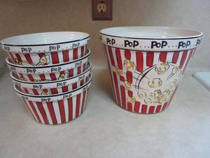 lot 137 image: CERAMIC POPCORN TUB &amp BOWLS