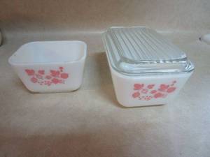 lot 144 image: VINTAGE PYREX GOOSEBERRY REFRIDGERATOR SET