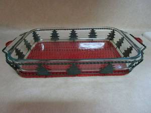lot 149 image: VINTAGE PYREX BAKING DISH WNESTED XMAS THEME TRAY