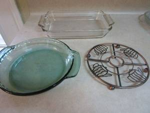 lot 152 image: ANCHOR CASSEROLE DISH, PIE DISH, HOT PLATE,&nbsp