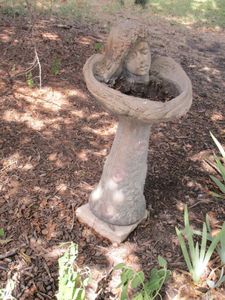 lot 86 image: ANGEL SCULTPURE OUTDOOR BIRD BATH