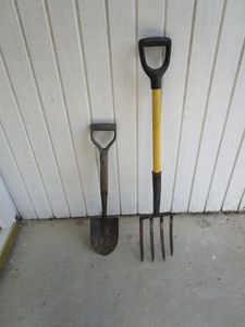lot 89 image: SHOVEL &amp PITCH FORK