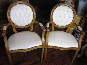 lot 91 image: 2 VINTAGE TUFTED & STUDDED ARM CHAIRS IN INCREDIBLE CONDITION