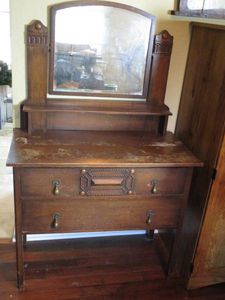 lot 94 image: BEAUTIFUL ANTIQUE DRESSER W MIRROR