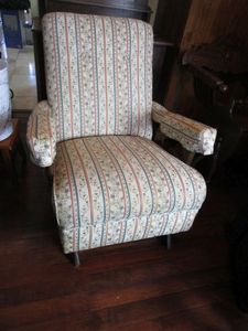 lot 97 image: VINTAGE ROCKERGLIDER IN GREAT CONDITION