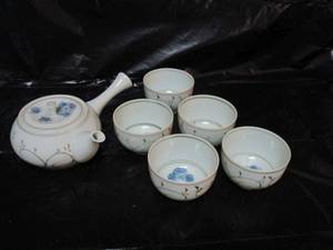 lot 157 image: VINTAGE PORCELAIN TEA SERVICE SET