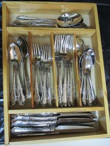 lot 230 image: DRAWER CONTAINING SET OF ONEIDA 1810 SILVERWARE, DRAWER INCL.