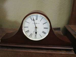 lot 232 image: HOWARD MILLER WESTMINSTER CHIME MANTLE CLOCK
