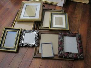 lot 271 image: PICTURE FRAMES