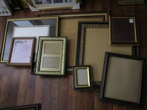 lot 284 image: ASSORTED PICTURE FRAMES