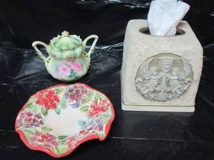 lot 285 image: DECO TISSUE BOX, PORCELEIN FLORALPLATE AND TEA ACCESSORIE