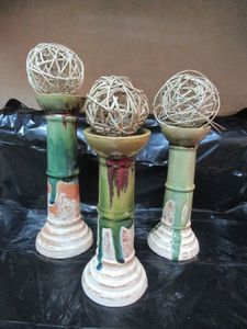 lot 286 image: PILLARS WBALL DECOR