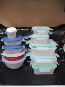lot 326 image: VARIETY OF TUPPERWARE