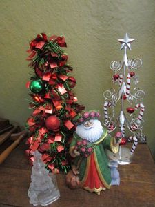 lot 115 image: ORNAMENT XMAS TREE TABLE DECOR, SANTA, CLASS CANDLE HOLDER, MISC XMAS DECOR