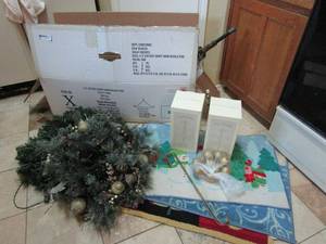 lot 119 image: LED FAST SHAPE SNOW NEEDLE PINE XMAS TREE WBOX, XMAS WREATHS, XMAS FLOOR MATS, MINI ORNAMENT STAND HOLDERS DECOR IN BOX, MINI ORNAMENTS