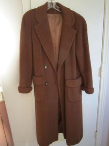 lot 218 image: NEIMAN MARCUS TRENCH COAT