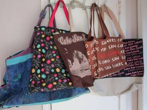 lot 240 image: TOTE BAG LOT