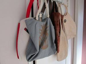 lot 243 image: LOT OF DIFFERENT SHOULDER BAGS