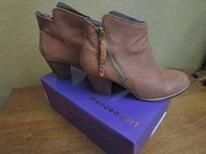 lot 273 image: MADDEN GIRL BOOTS SIZE 8