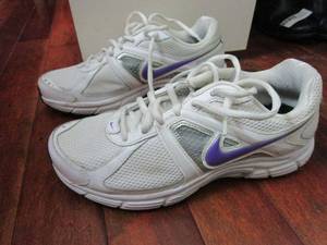 lot 289 image: WOMENS NIKE SHOES