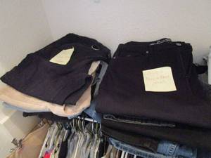 lot 298 image: WOMENS JEANS &amp LEGGINGS SIZE 6
