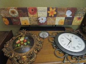 lot 319 image: WALL CLOCK &amp HOME DECOR