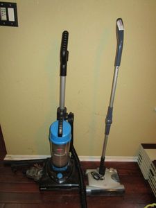 lot 212 image: EASY HOME CHARGEABLE VACUUM &amp BISSELL AERO SWIFT VACUUM WACCESSROIES