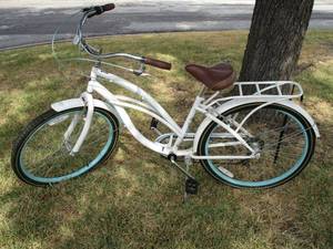 lot 339 image: SCHWINN CLAIRMONT CRUISER BIKE