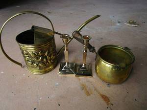 lot 358 image: BRASS LOT, WATERING CAN & CANDLE STICK HOLDERS MADE IN ENGLAND, BRASS POT MADE IN HOLLAND