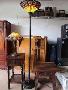 lot 393 image: 2 MATCHING TIFFANY STYLE LAMPS BOTH WORKING, 1 FLOOR STANDING LAMP, OTHER IS DESK LAMP, ANTIQUE SIDE TABLES, 1 HAS CANE BASE
